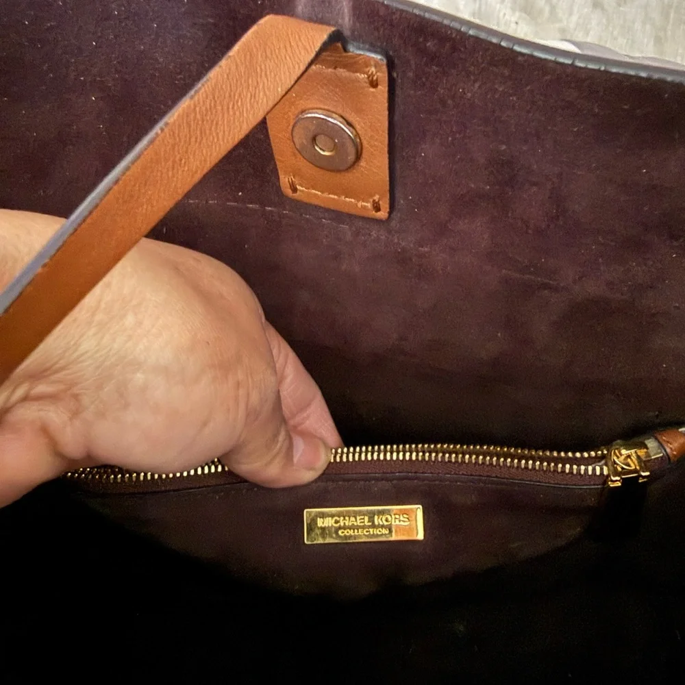 Michael Kors Collection Miranda Bucket Bag - Picture 5 of 11